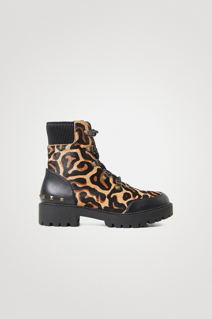 Bota alta suela dentada animal print